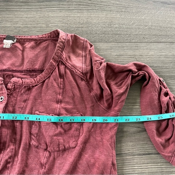 Free People Stargazer Henley Faded Red Boho 3/4 Sleeve Roll Tab Size XS - Picture 5 of 8